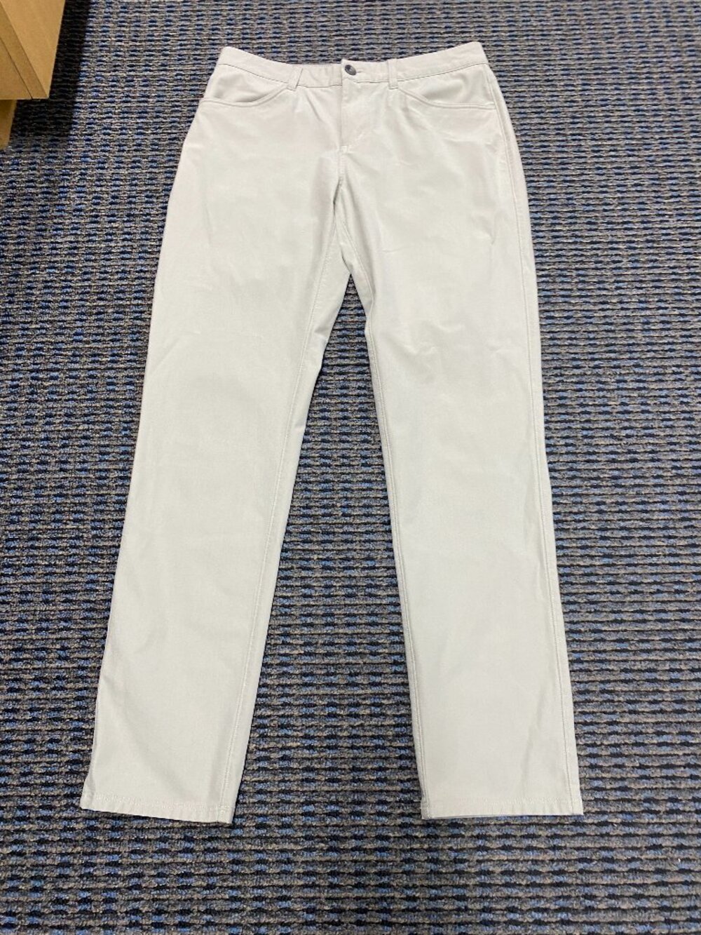 Vuori Men's Khaki Pants Size 30  Style V430